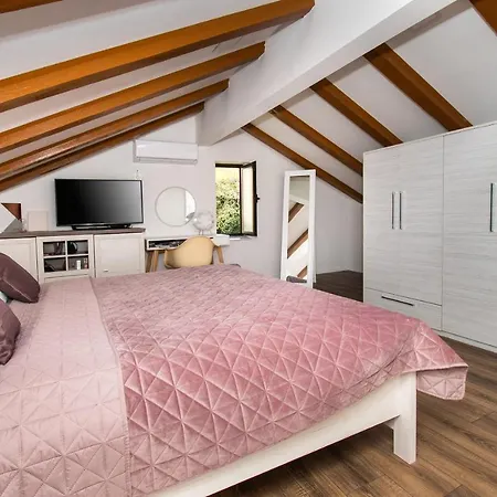 Wishing Well Apartment